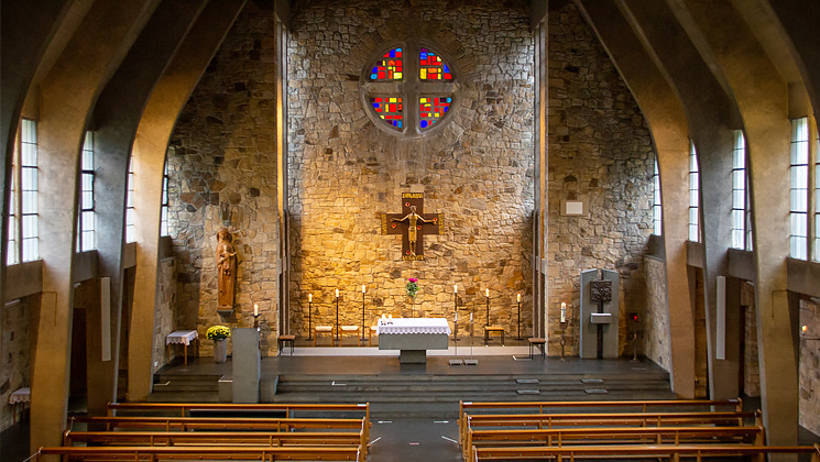 pfarrei st johann maria koenigin des friedens sutthausen innenraum